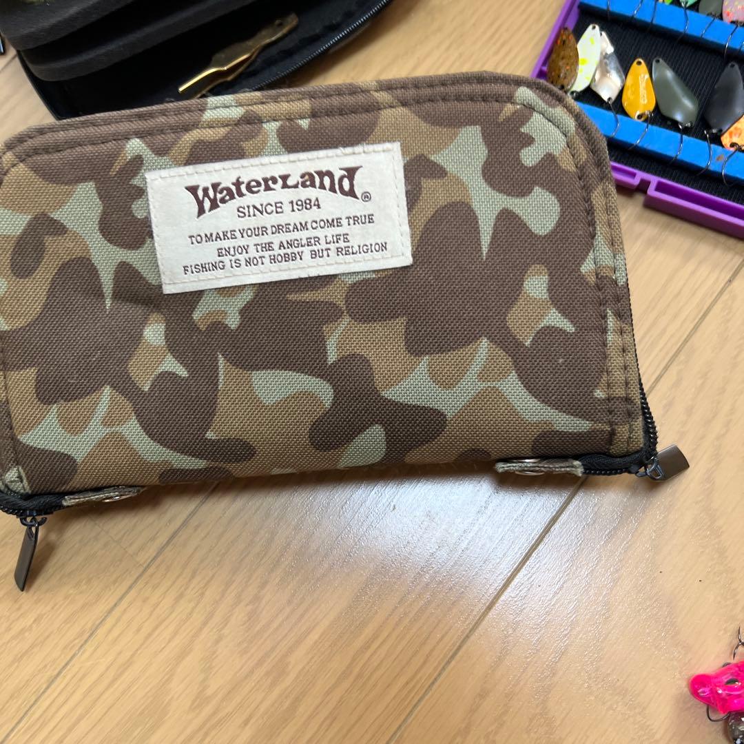 管釣り　スプーンルアーセット（多色・収納ケース付き）