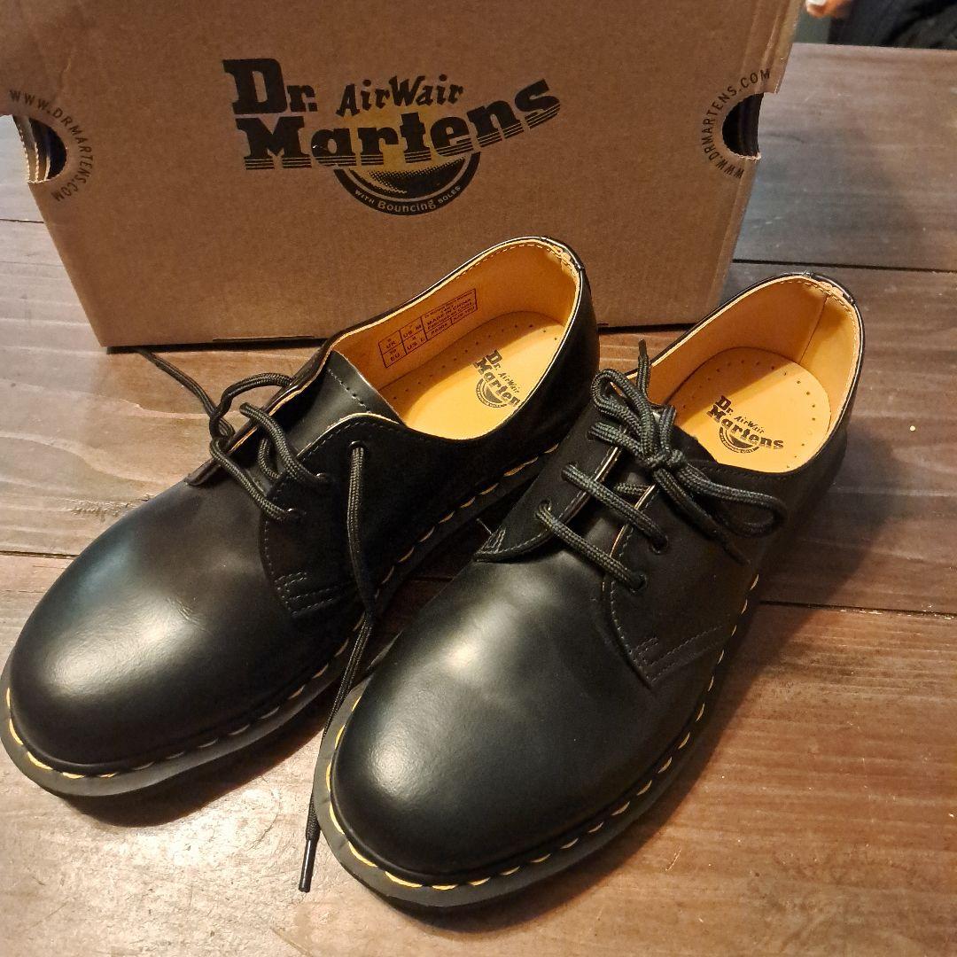 Dr. Martens 3ホール