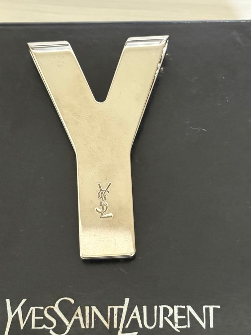 Yves Saint Laurent Yマネークリップ