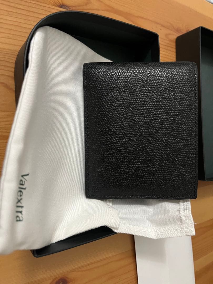 Valextrヴァレクストラ 二つ折り財布　小銭入れ　ブラック　革