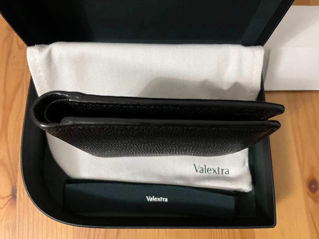 Valextrヴァレクストラ 二つ折り財布　小銭入れ　ブラック　革