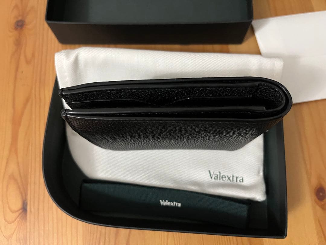 Valextrヴァレクストラ 二つ折り財布　小銭入れ　ブラック　革