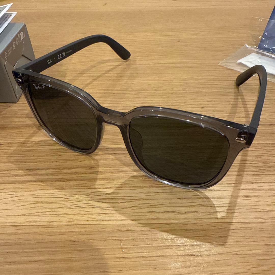 Ray-Ban RB 4401D グレーサングラス