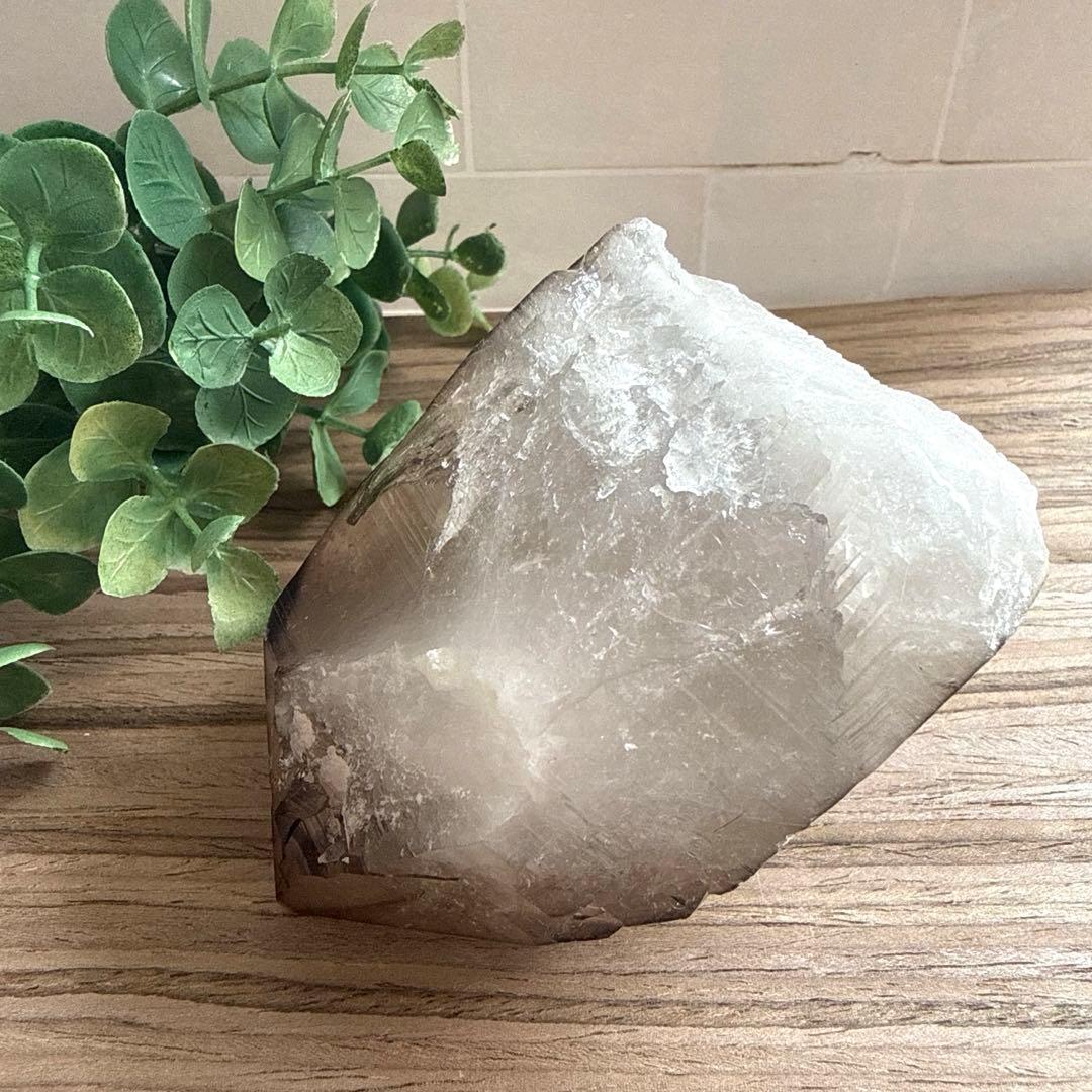 やすスカルドゥ産♪ヒマラヤ水晶♪スモーキーポイント　437g