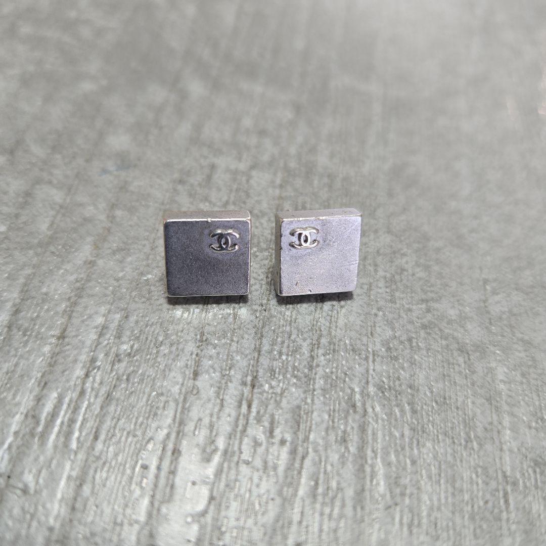 シャネルピアス（片耳差し込み棒グラグラ）