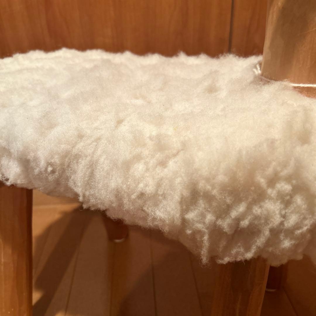 ①北欧 手作り パイン材 ムートン 羊 スツール　椅子　ニュージーランド