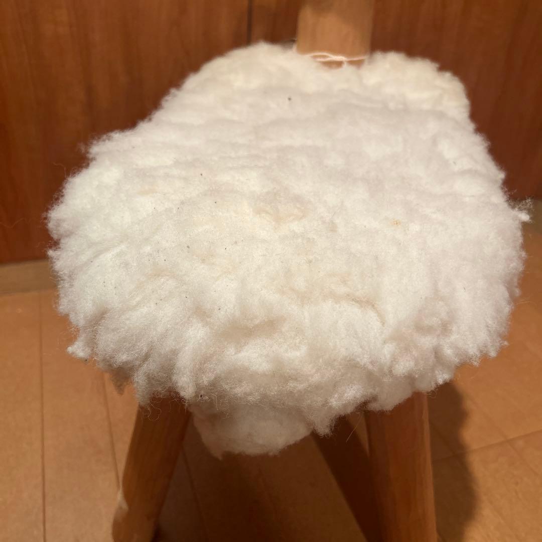 ①北欧 手作り パイン材 ムートン 羊 スツール　椅子　ニュージーランド