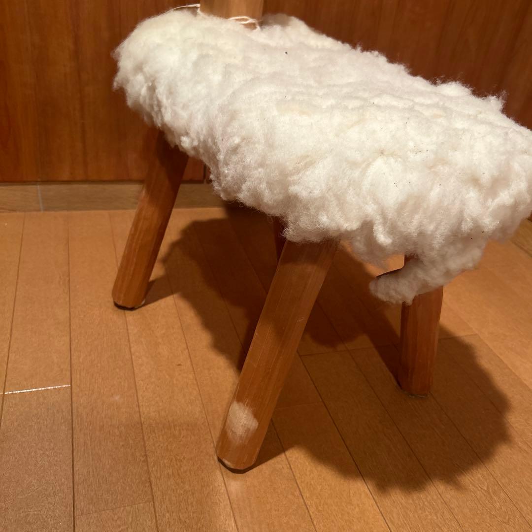 ①北欧 手作り パイン材 ムートン 羊 スツール　椅子　ニュージーランド