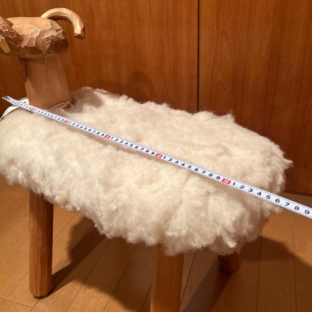 ①北欧 手作り パイン材 ムートン 羊 スツール　椅子　ニュージーランド