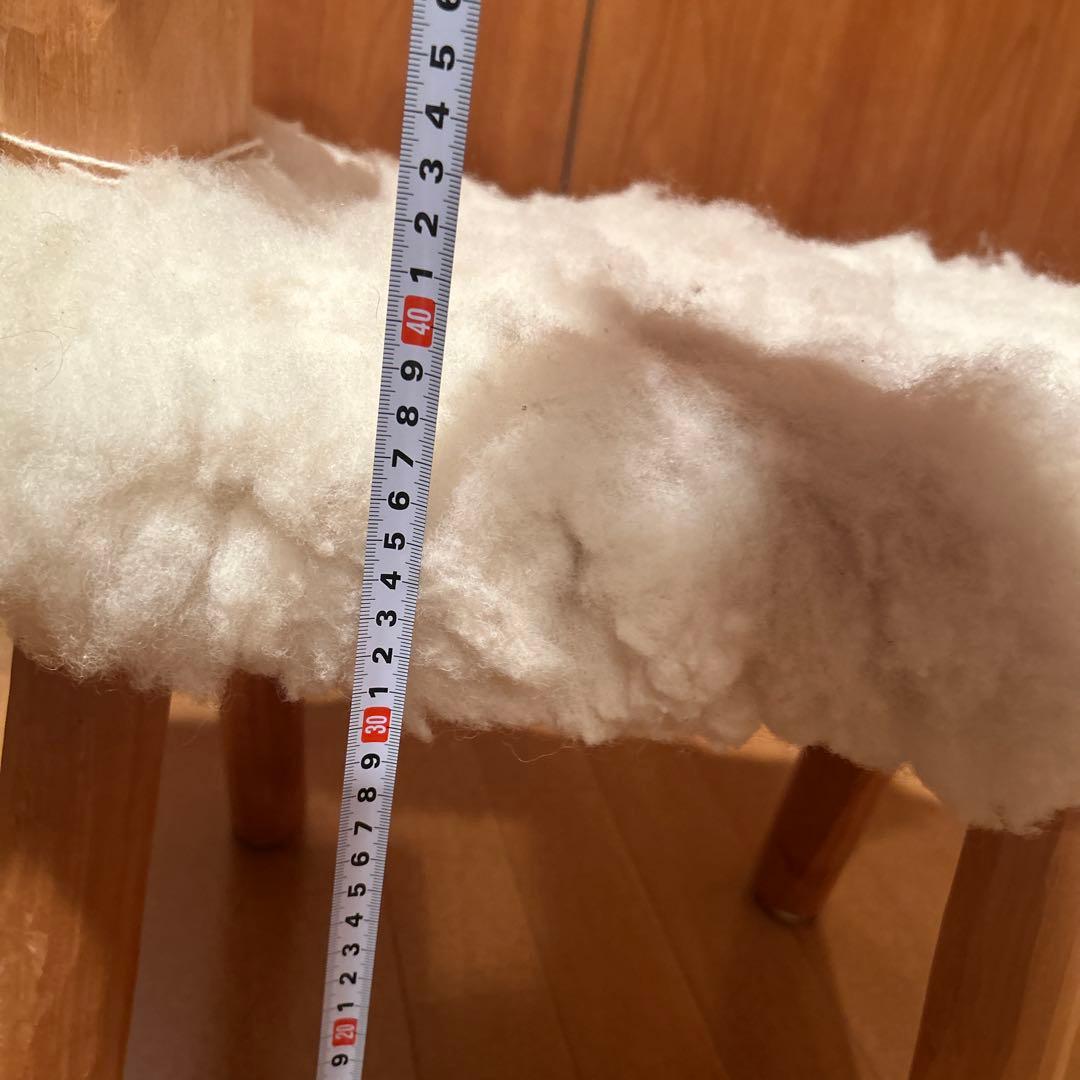 ①北欧 手作り パイン材 ムートン 羊 スツール　椅子　ニュージーランド