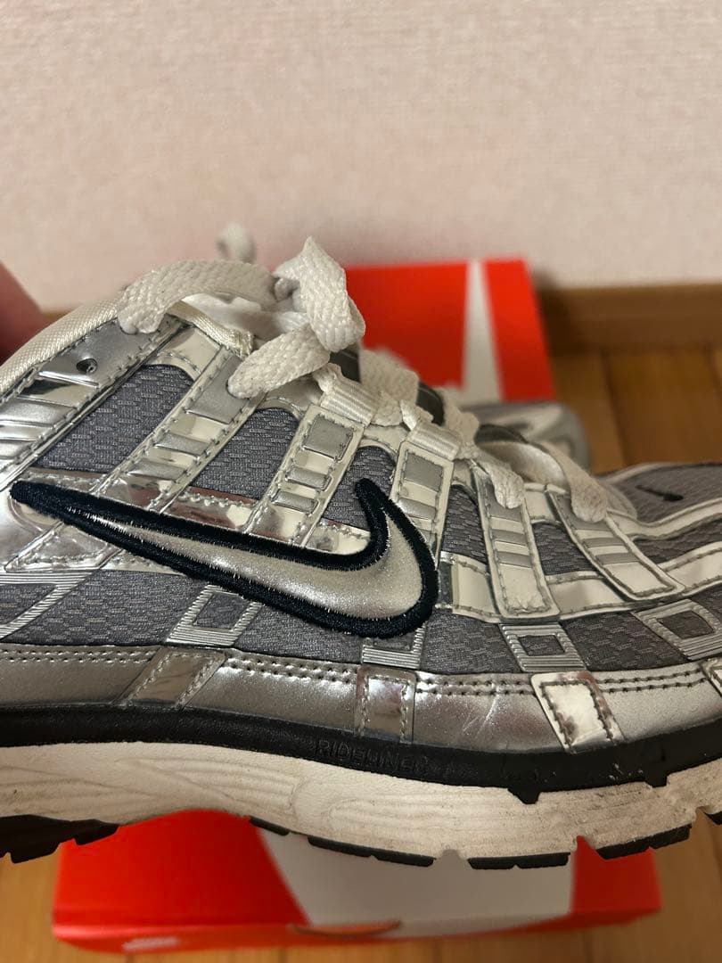 NIKE P-6000 シルバー　ほぼ新品　25cm 13800円→9000