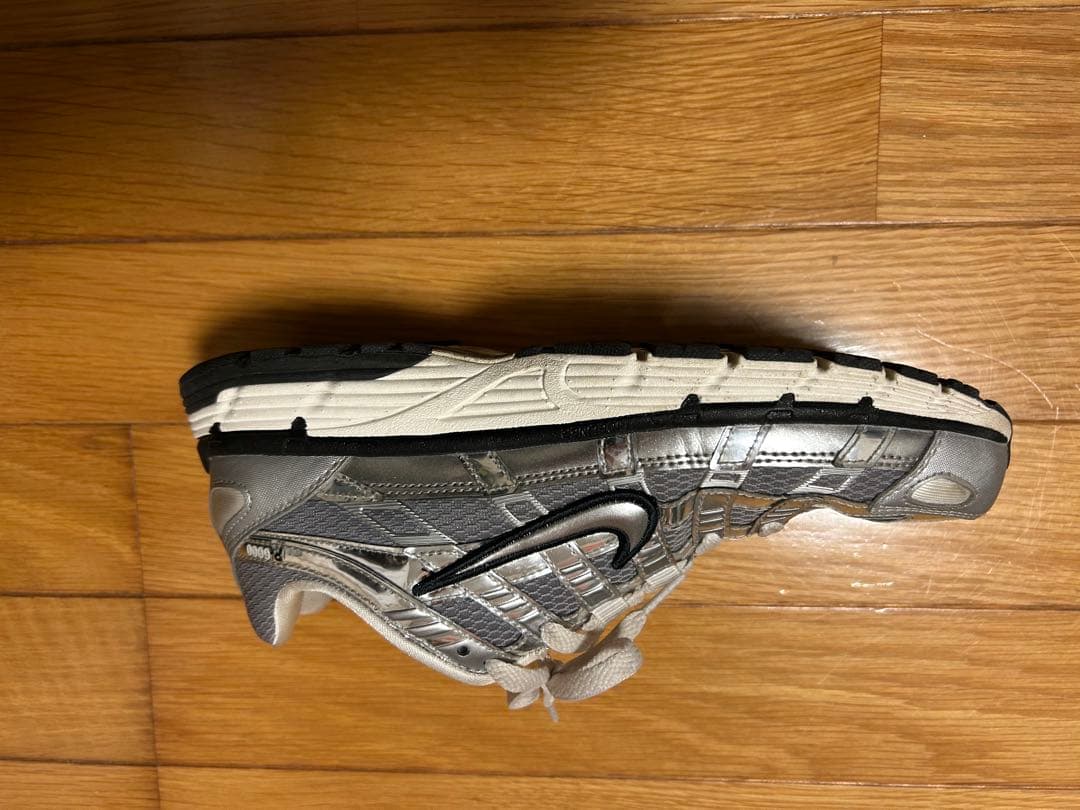 NIKE P-6000 シルバー　ほぼ新品　25cm 13800円→9000