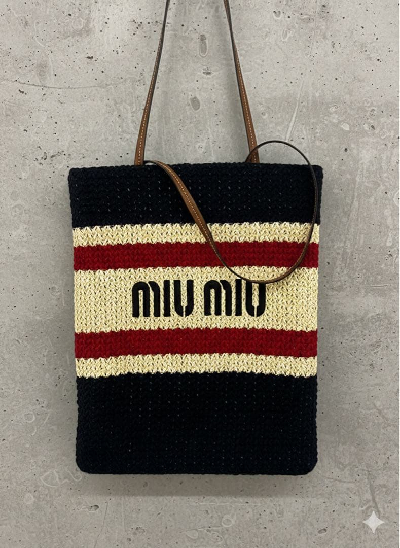 miumiuショルダーバック