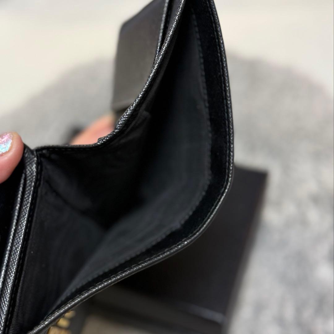 PRADA プラダ　財布　サフィアーノ　２つ折り