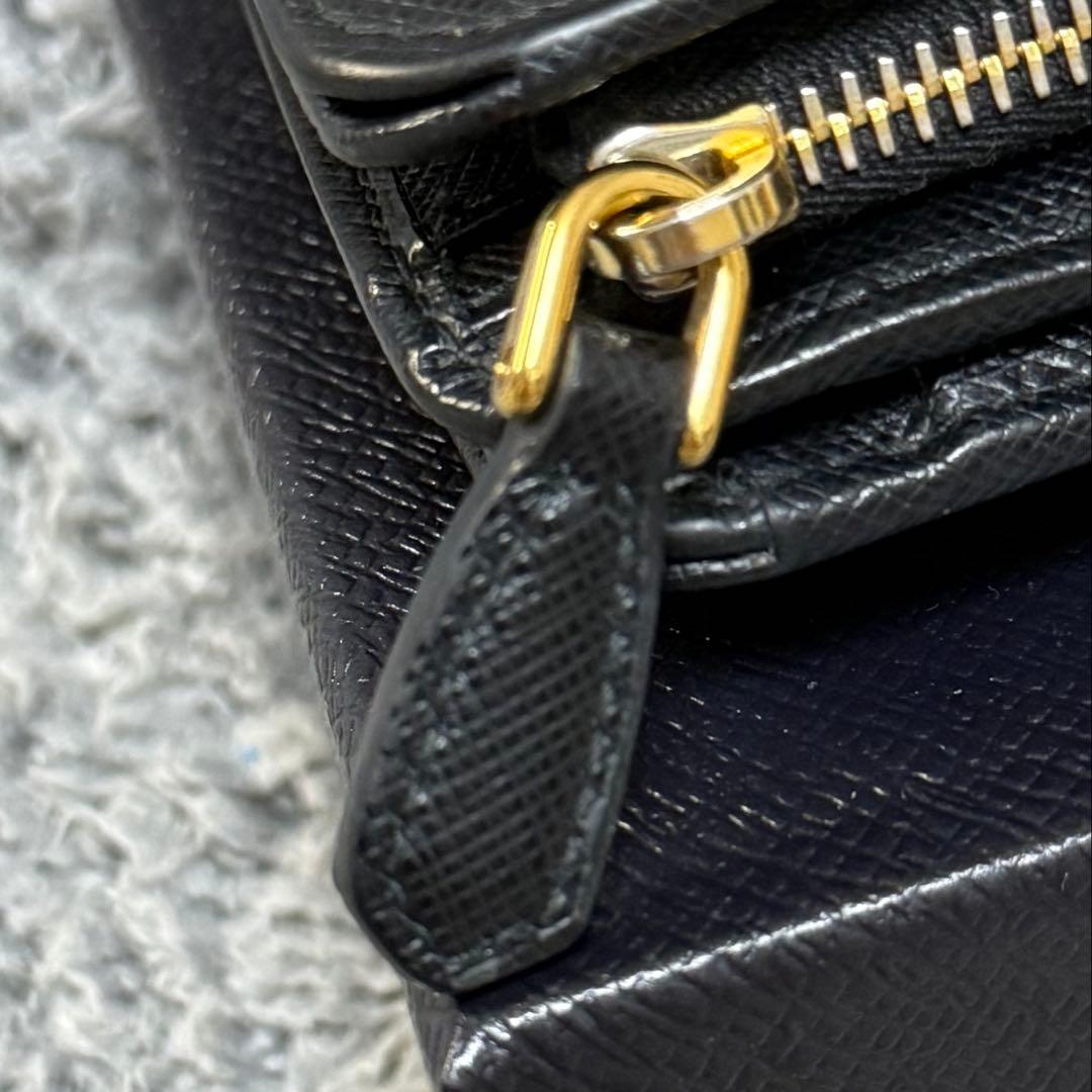 PRADA プラダ　財布　サフィアーノ　２つ折り