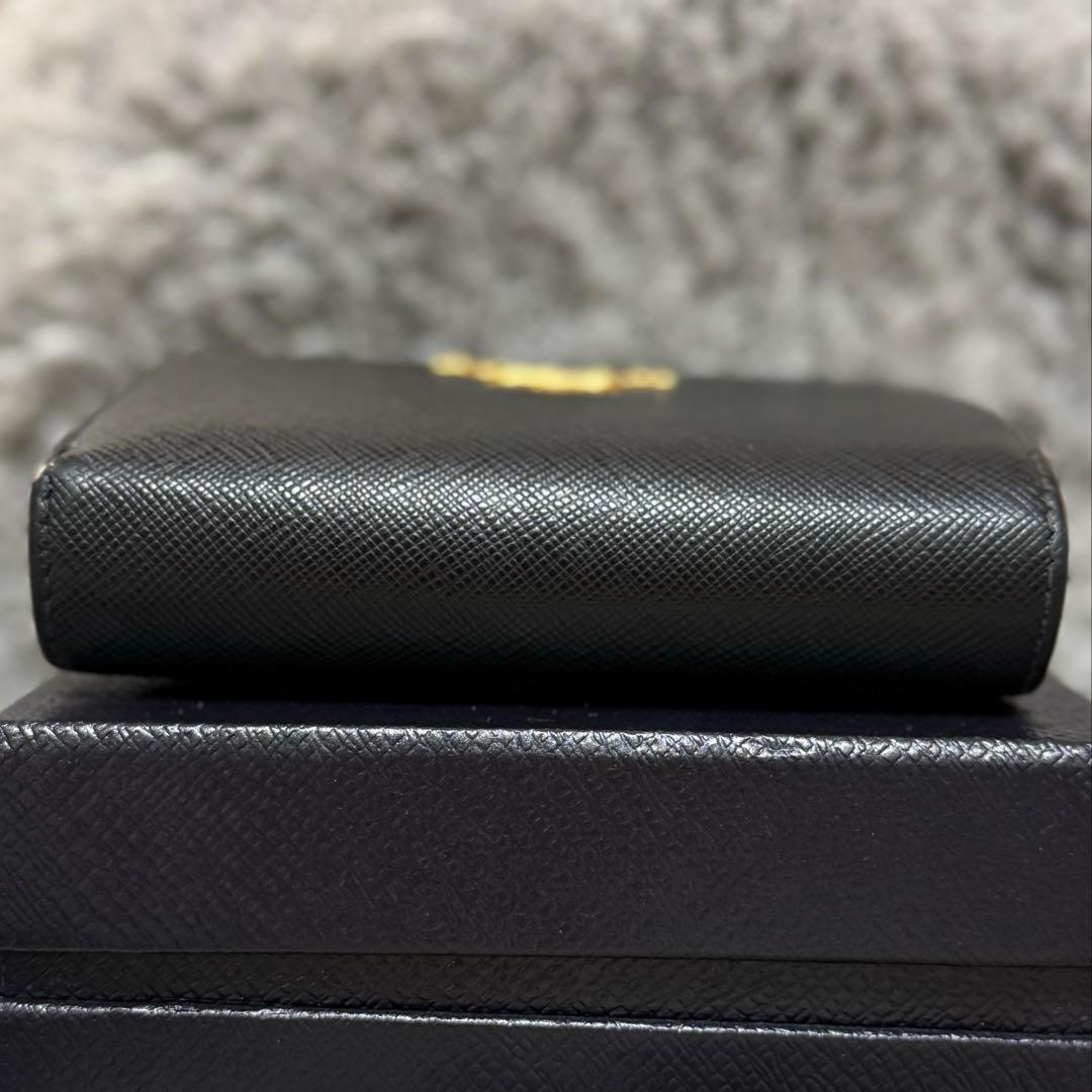 PRADA プラダ　財布　サフィアーノ　２つ折り