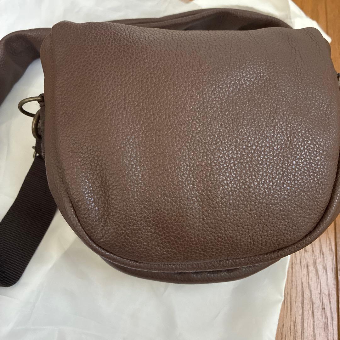 ebagosフニュ シュリンク・ボディバッグＳ 籐ポケ付きショルダー CHOCO