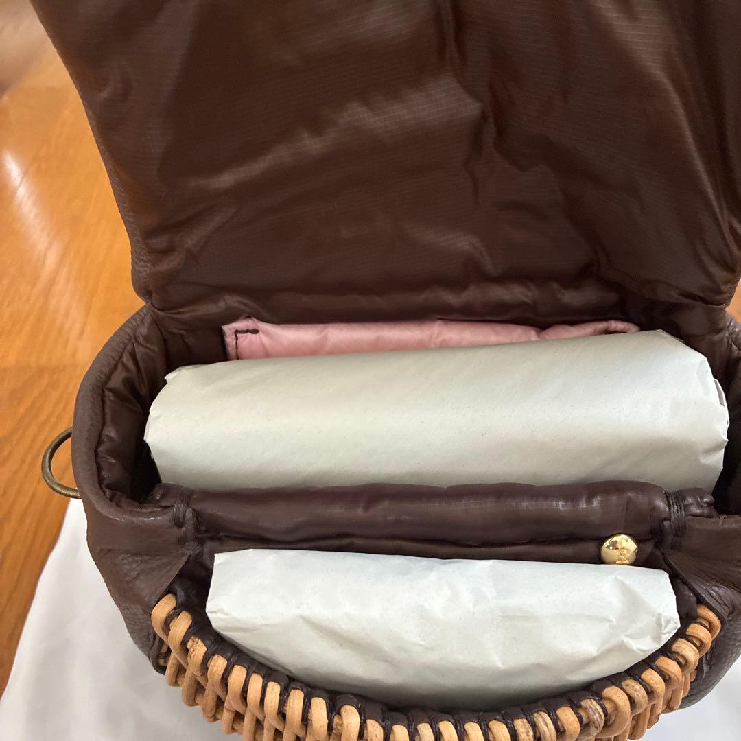 ebagosフニュ シュリンク・ボディバッグＳ 籐ポケ付きショルダー CHOCO