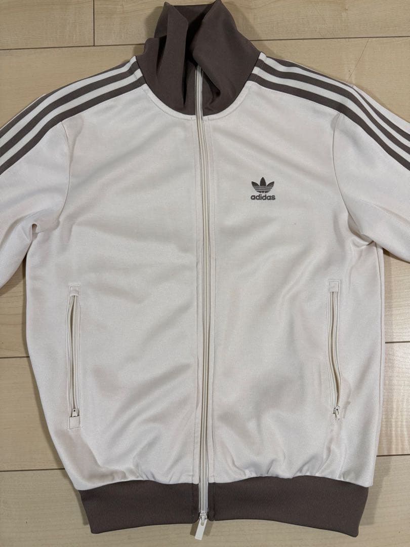 adidas トラックジャケット　オフホワイト