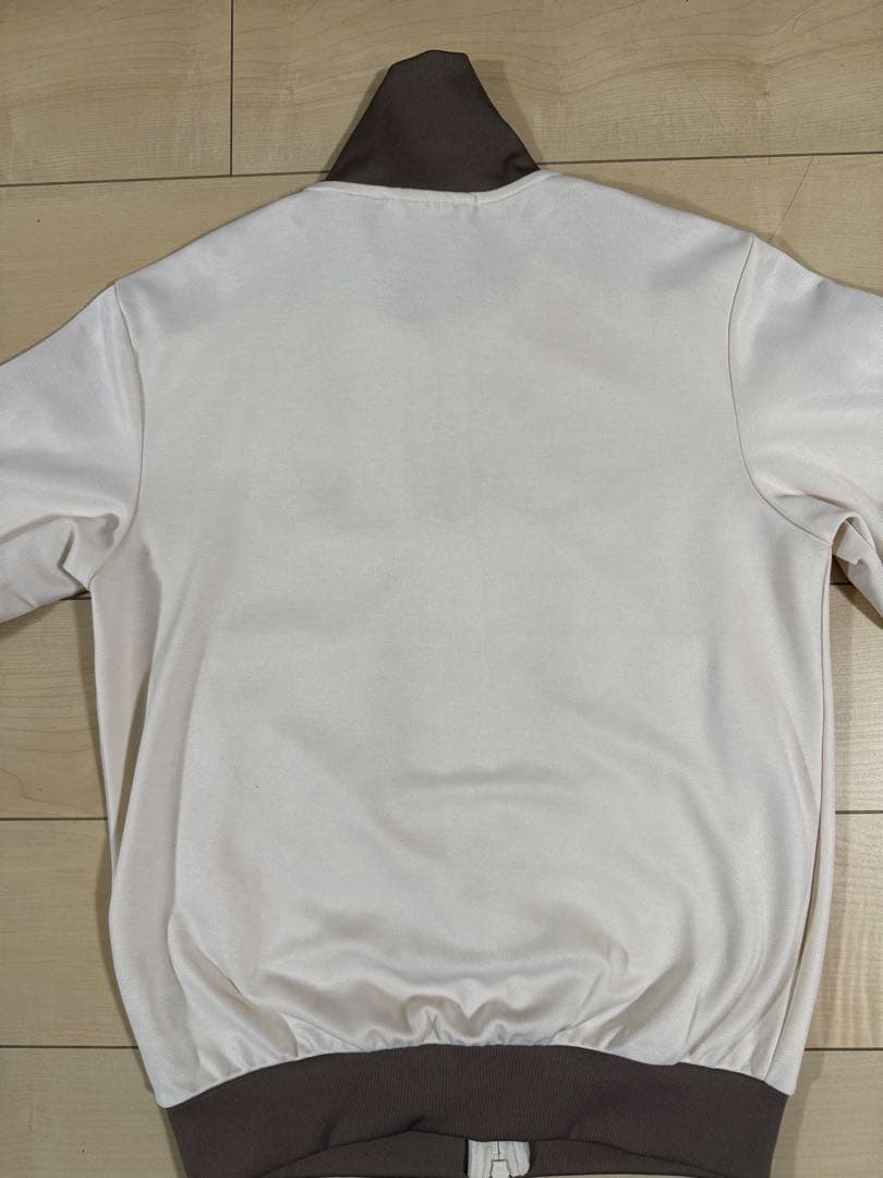 adidas トラックジャケット　オフホワイト