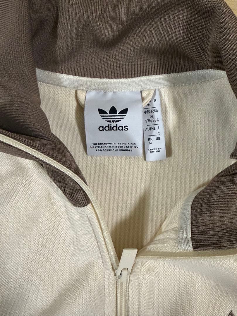 adidas トラックジャケット　オフホワイト