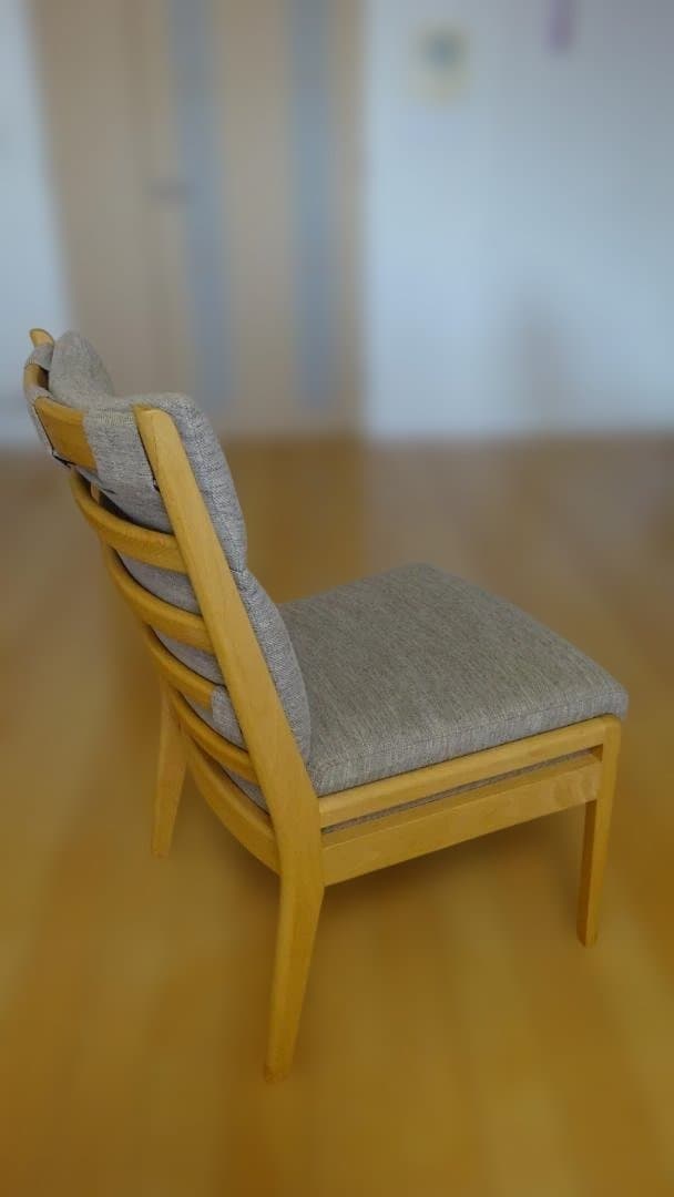 3.ソファのような座り心地(ニトリ C-27肘付き2脚+肘なし２脚）4脚セット