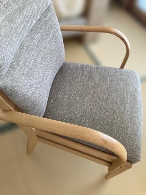 3.ソファのような座り心地(ニトリ C-27肘付き2脚+肘なし２脚）4脚セット