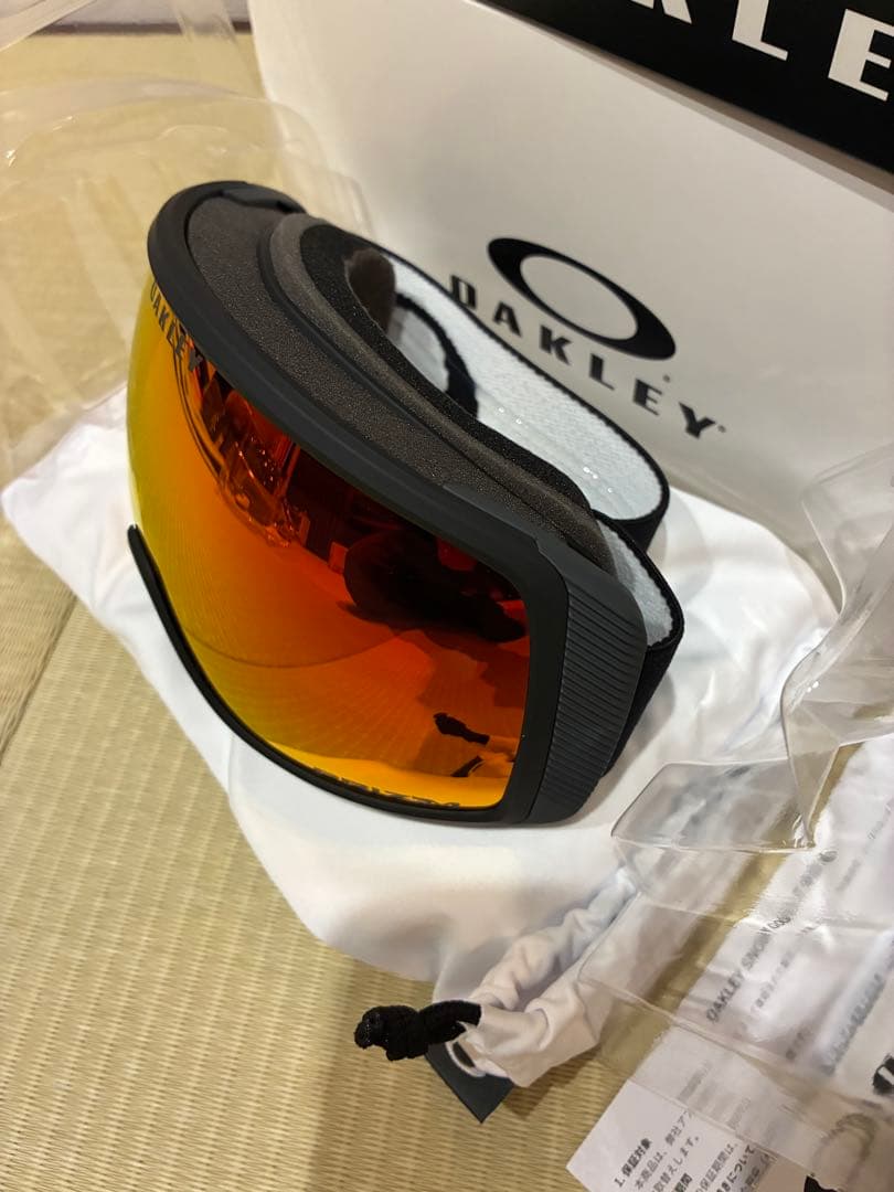 オークリー スノーボードゴーグル　フライトトラッカー 赤 ミラー レンズ