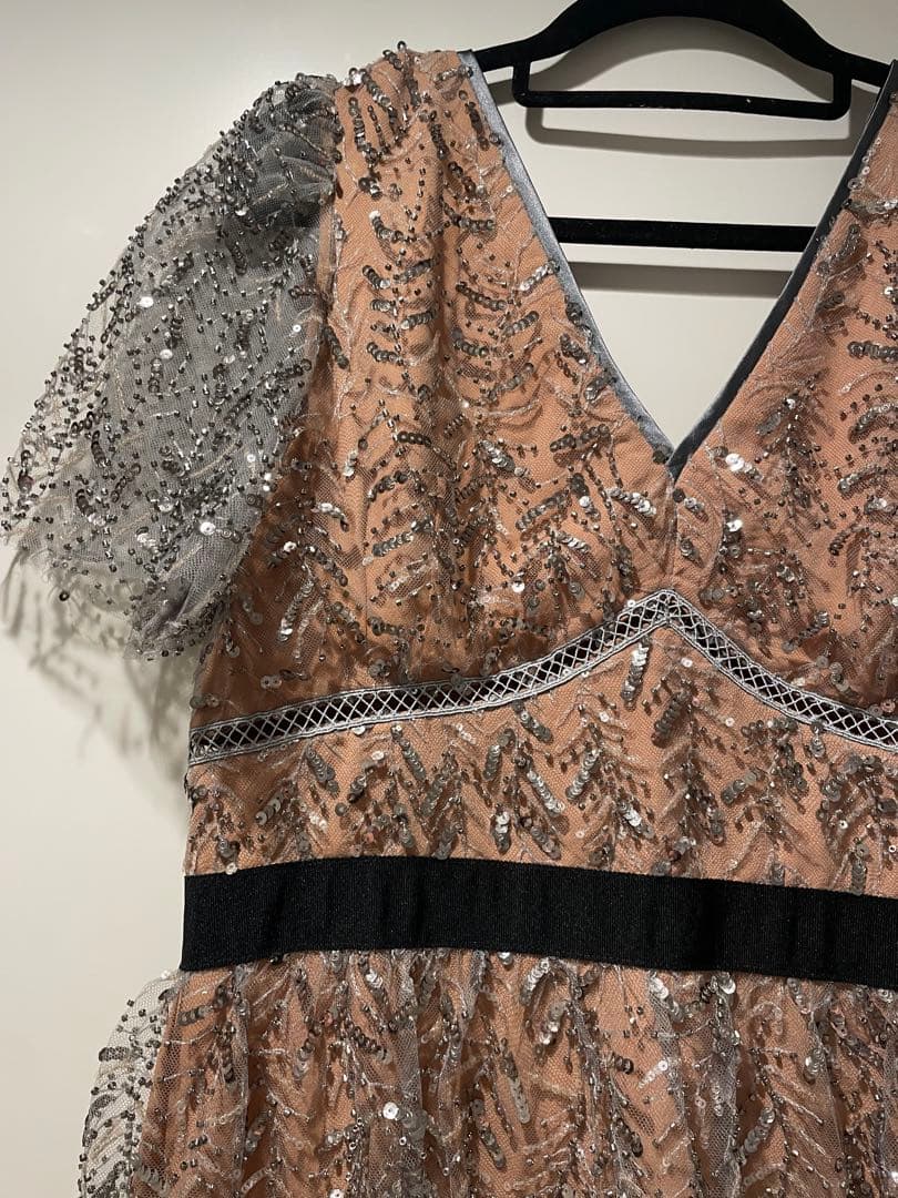 セルフポートレイト風　パーティワンピース　キラキラ　スパンコール　ビーズ