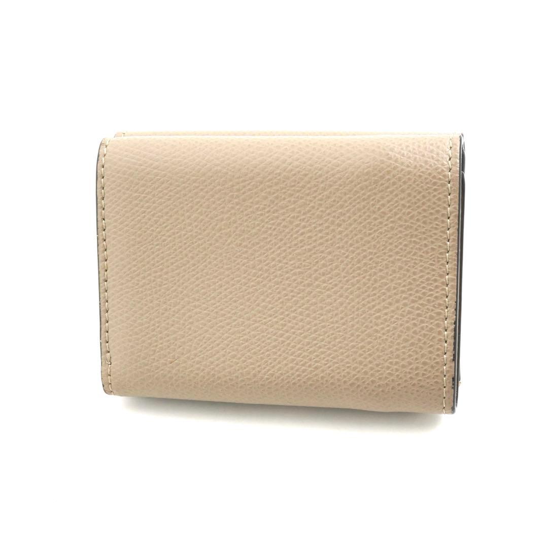 ✨プレゼント✨　FENDI ミニ財布　エフイズ　Fロゴ　三つ折り エンボスロゴ
