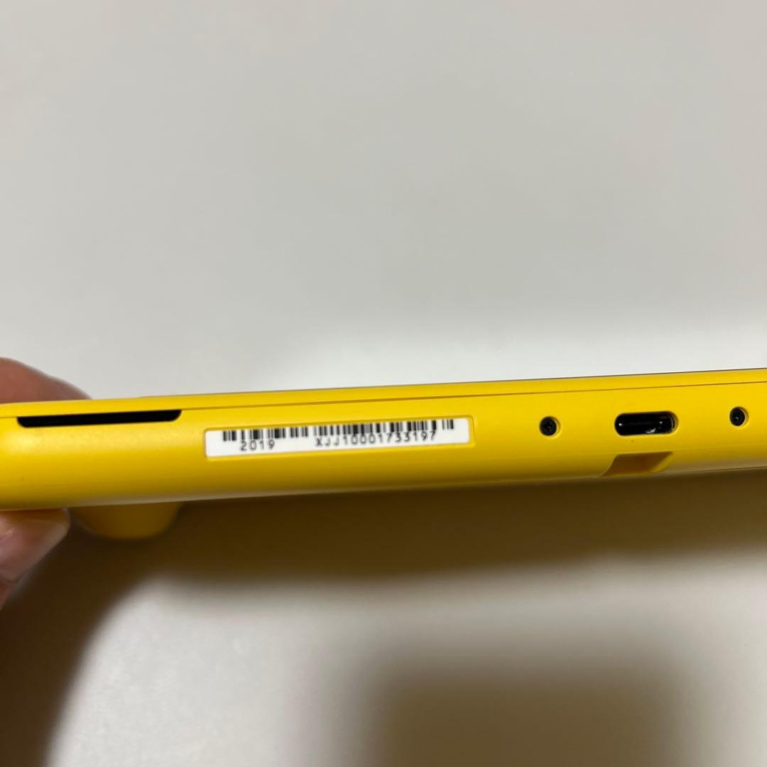 NINTENDO SWITCH LITE イエロー　スイッチライト