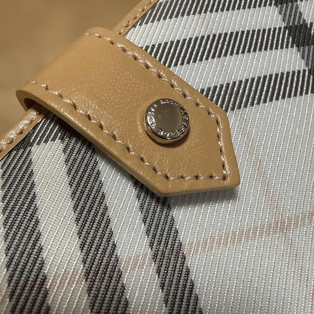 BURBERRY BLUE LABEL ミニ財布　ホワイト　ベージュ　未使用