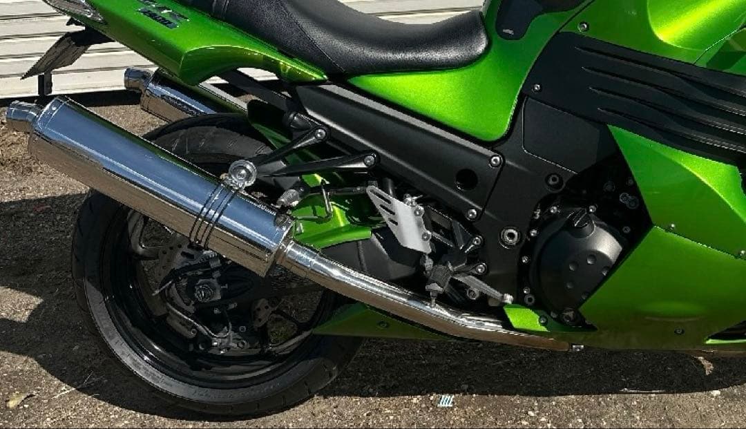 DELKEVIC ZZR1400-ZX14（06〜11モデル）スリップオン