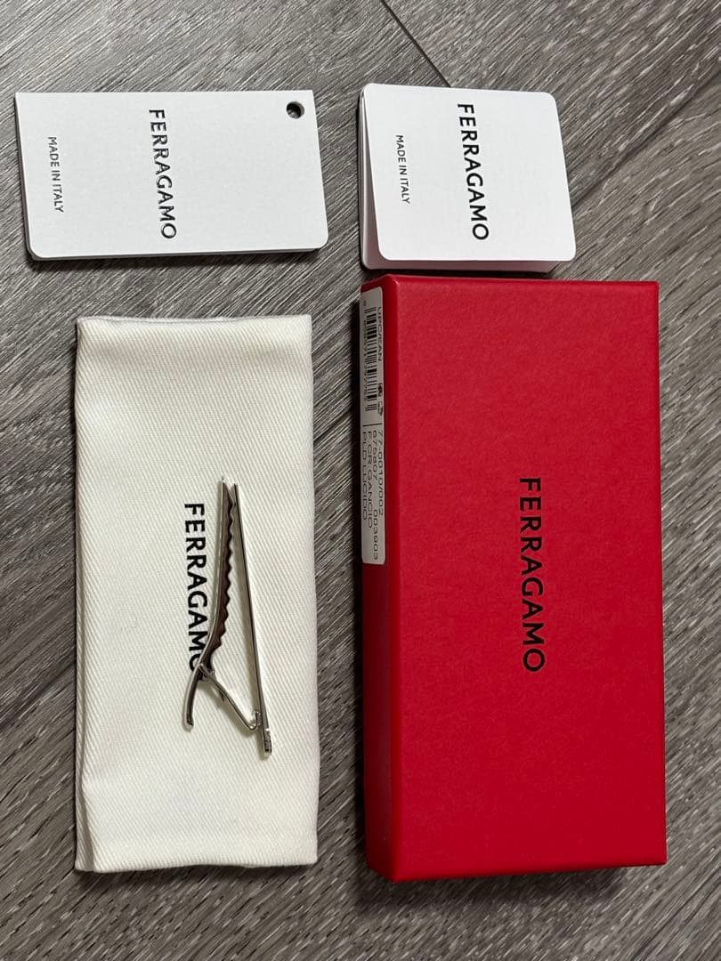 FERRAGAMO シルバー ネクタイピン
