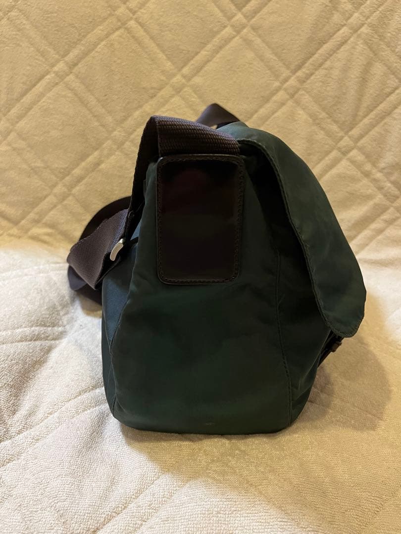 PRADA テスートナイロン メッセンジャーバッグ 三角ロゴ 深緑色
