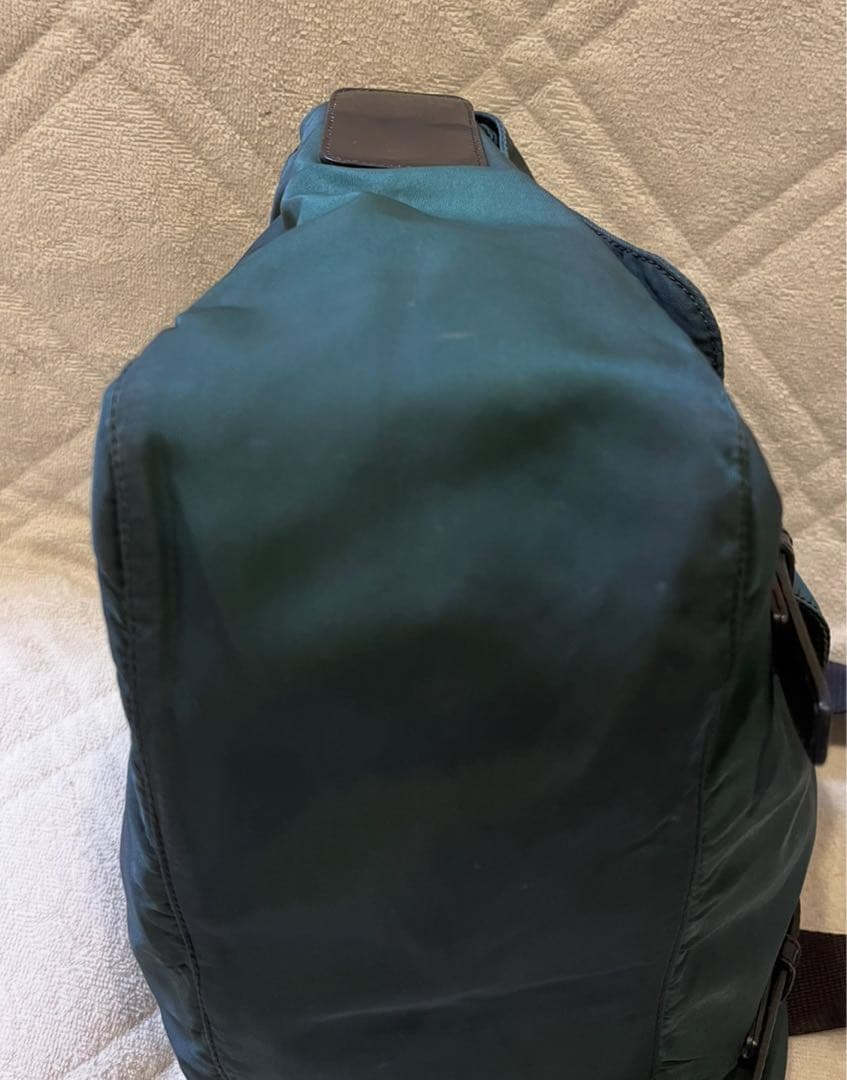 PRADA テスートナイロン メッセンジャーバッグ 三角ロゴ 深緑色