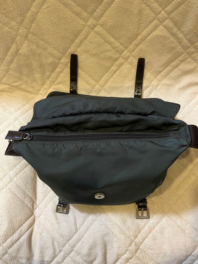 PRADA テスートナイロン メッセンジャーバッグ 三角ロゴ 深緑色