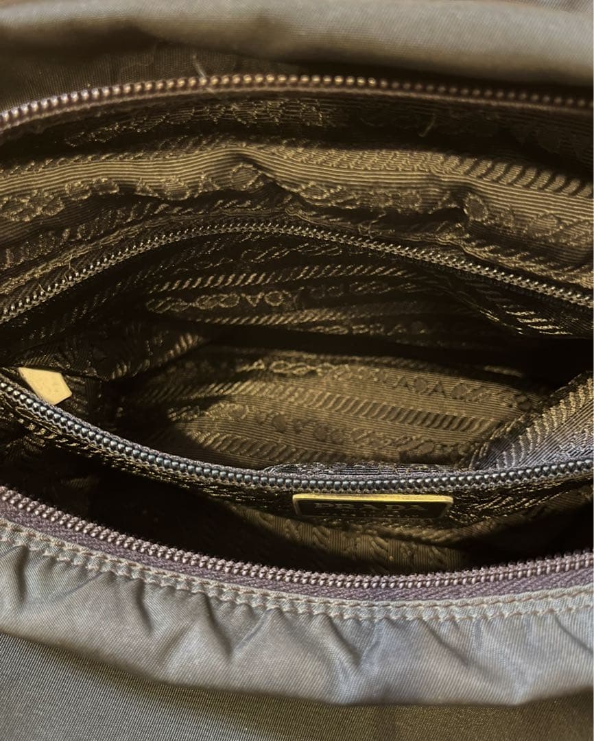 PRADA テスートナイロン メッセンジャーバッグ 三角ロゴ 深緑色