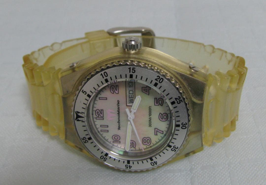 ★TechnoMarine テクノマリーン 300M/1000ft シェル文字盤