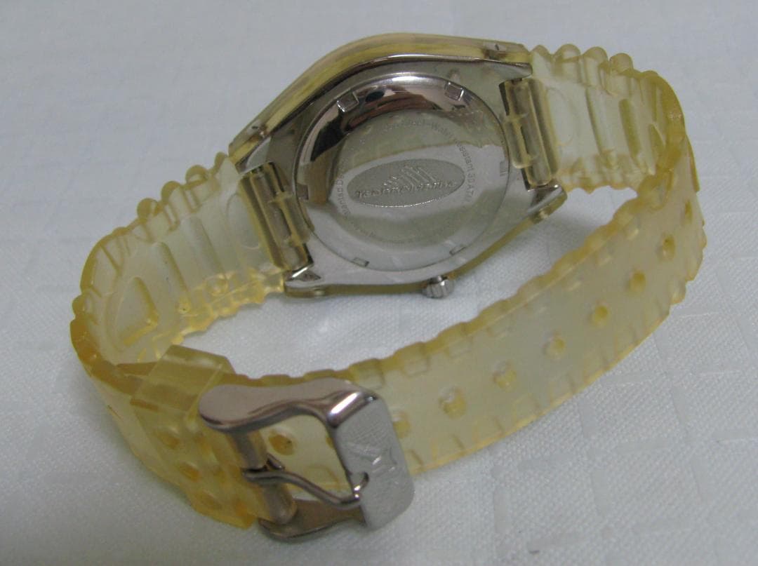 ★TechnoMarine テクノマリーン 300M/1000ft シェル文字盤