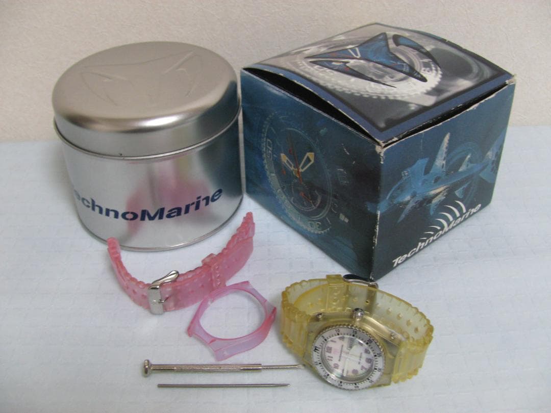 ★TechnoMarine テクノマリーン 300M/1000ft シェル文字盤