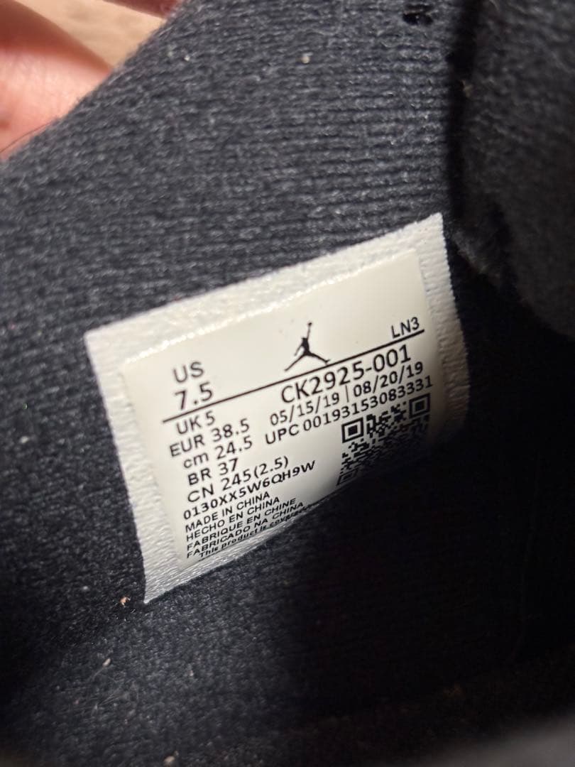 エア ジョーダン4 オリビアキム　ブラックキャット