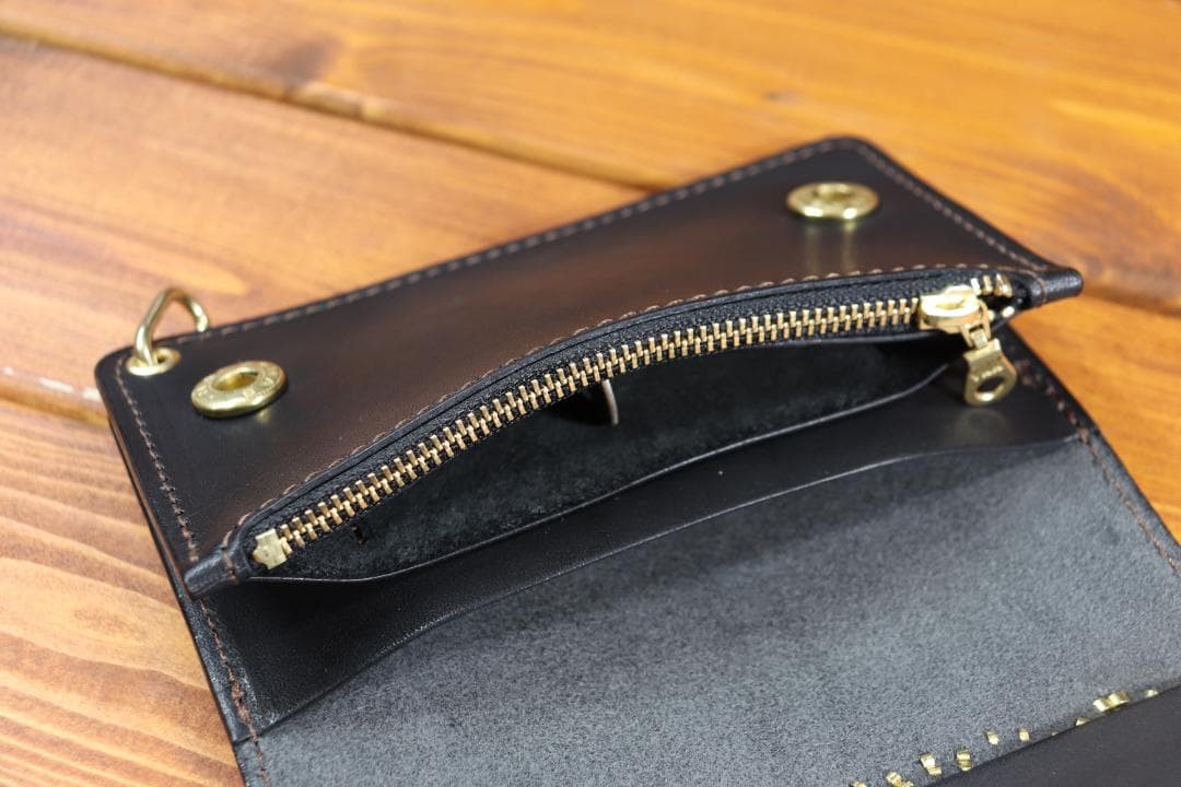 フラワースタッズミドルトラッカーウォレット ハトメ小判カン付き