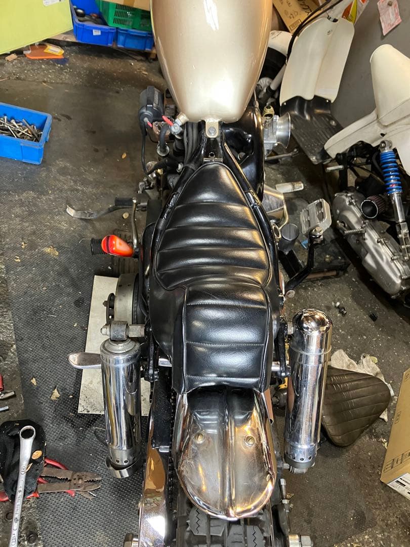 4速フレーム　ワンオフ　シート　フェンダー　ショベルBULL ORIGINAL