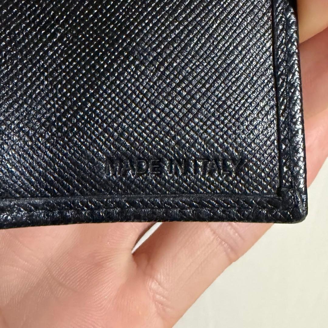 超美品　PRADA　プラダ　サフィアーノ　折り財布　ブラック　レザー　三角ロゴ