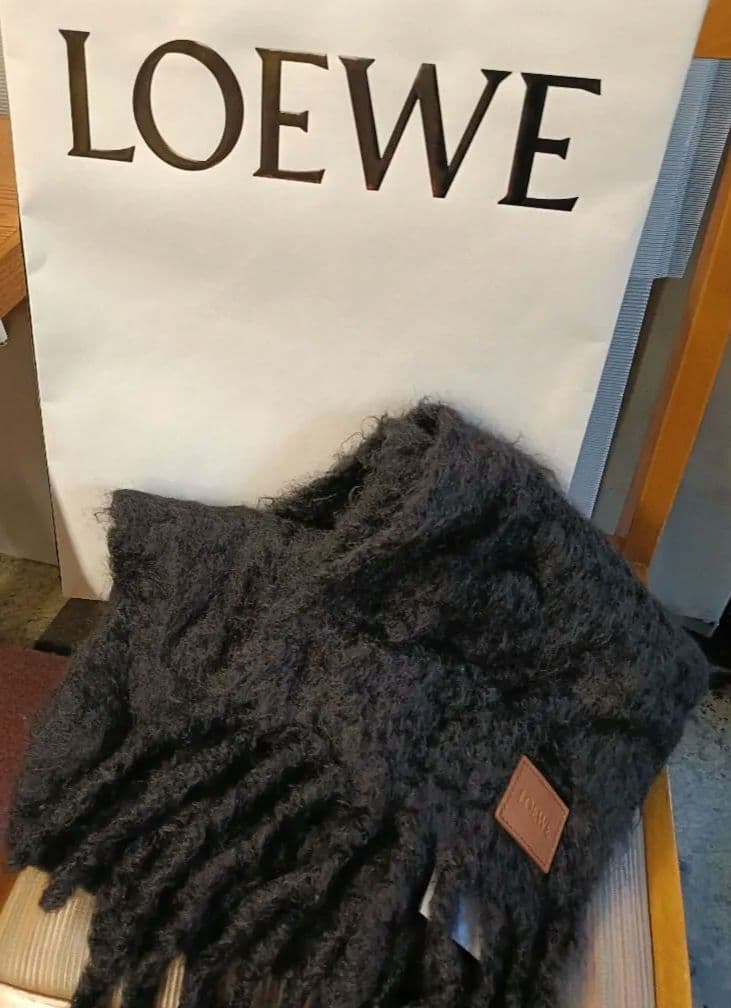 LOEWE ブラック ウール マフラー フリンジ付き