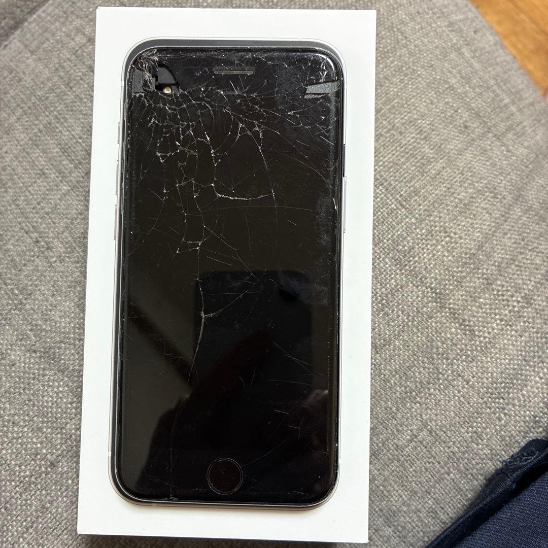 Apple iPhone SE 第3世代　64GB