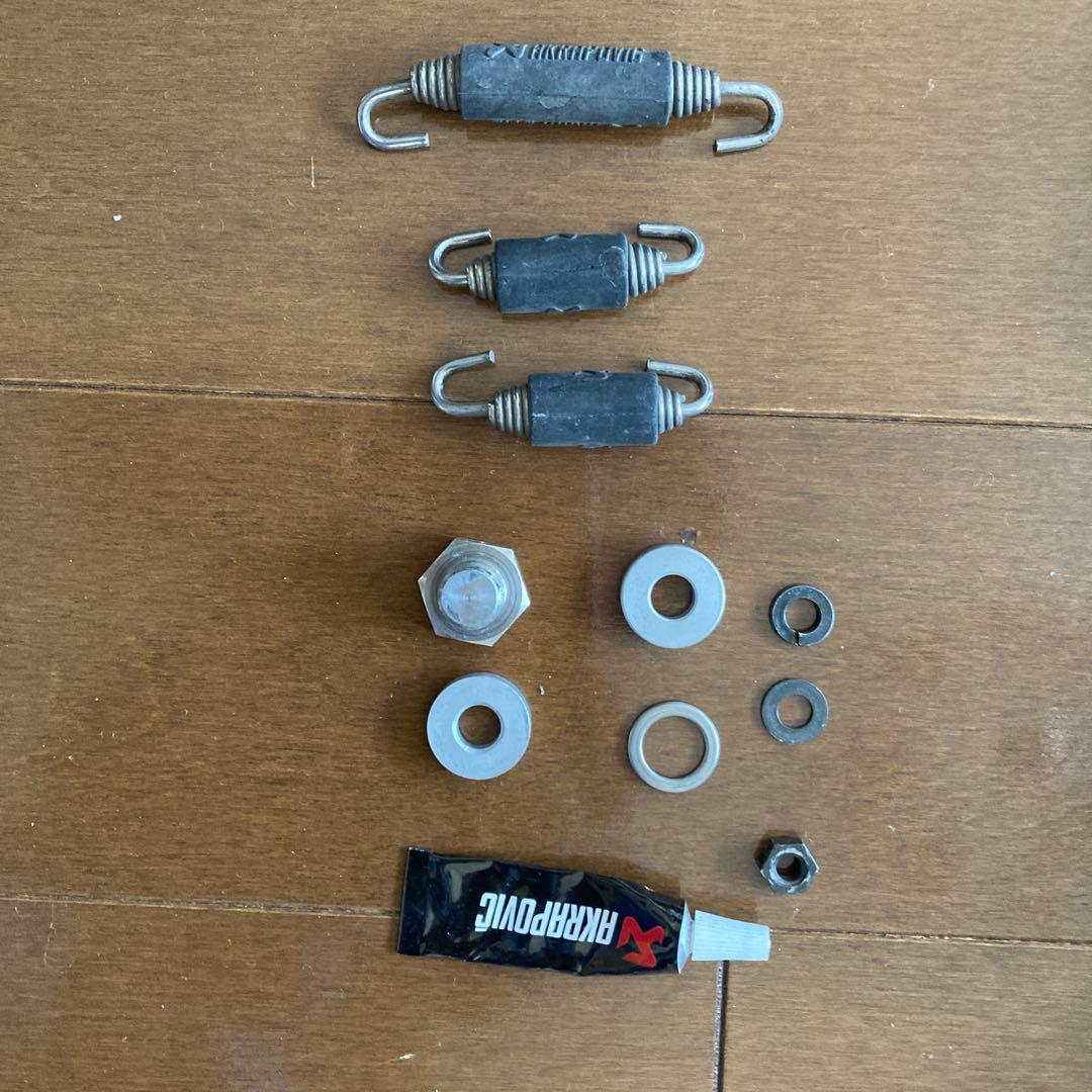 Akrapovicカーボンマフラー　2012年CBR100RR用で使用