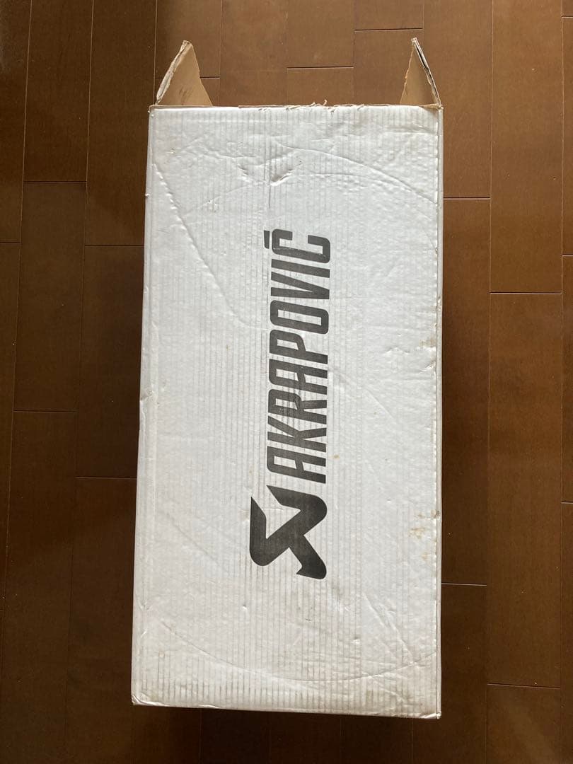 Akrapovicカーボンマフラー　2012年CBR100RR用で使用