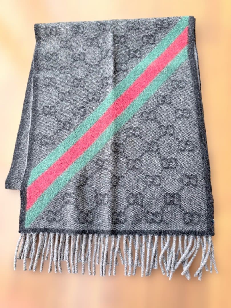 GUCCI グッチグレー GGロゴマフラー 美品